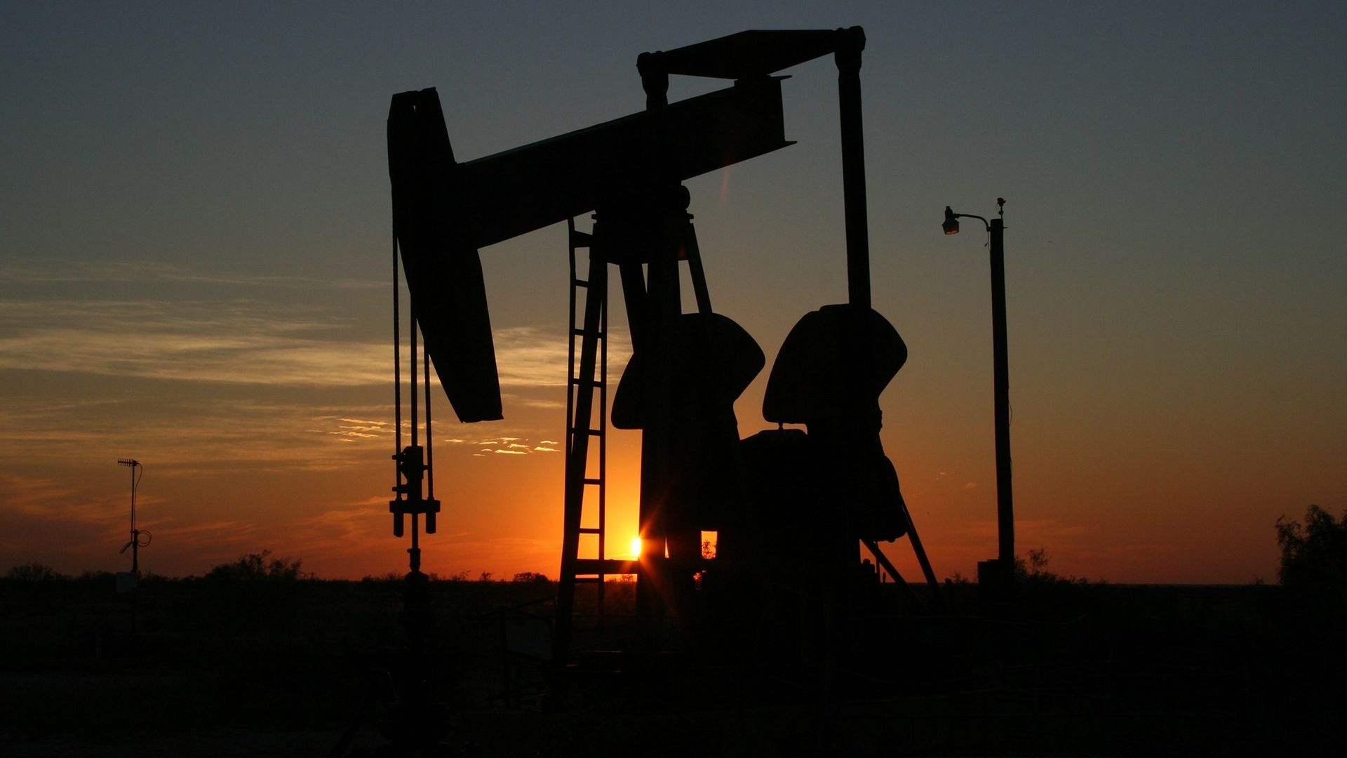 Bloomberg: на рынке сырой нефти предстоит «тяжелая борьба» между Европой и Азией