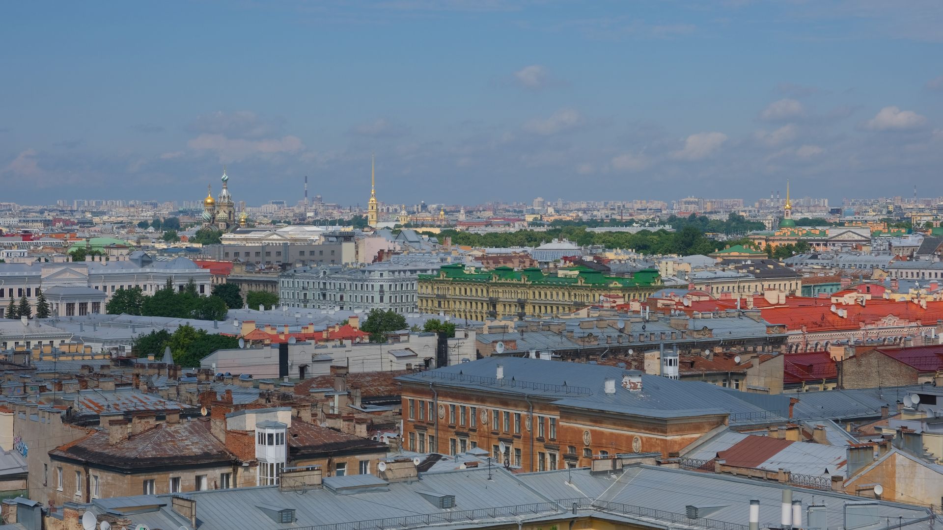 Четыре этажа дома в Петербурге затопило после визита подрядчиков Фонда капремонта