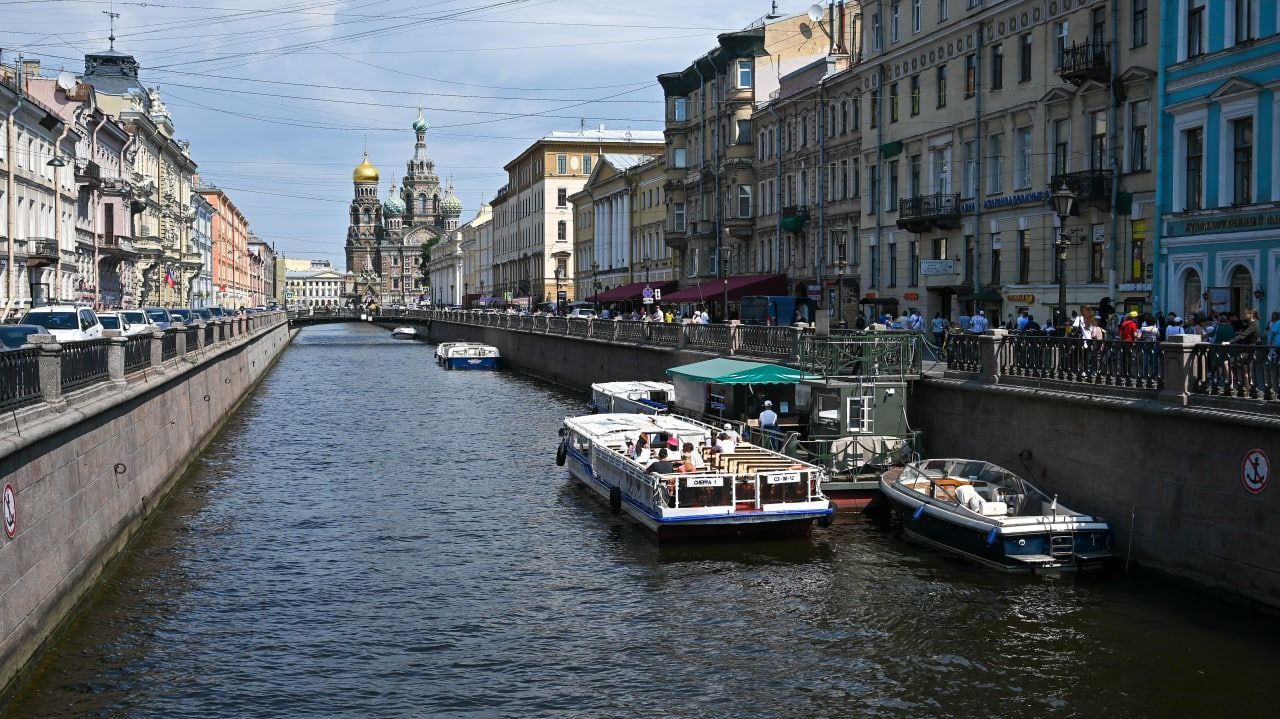 Четыре этажа дома в Петербурге затопило после визита подрядчиков Фонда капремонта