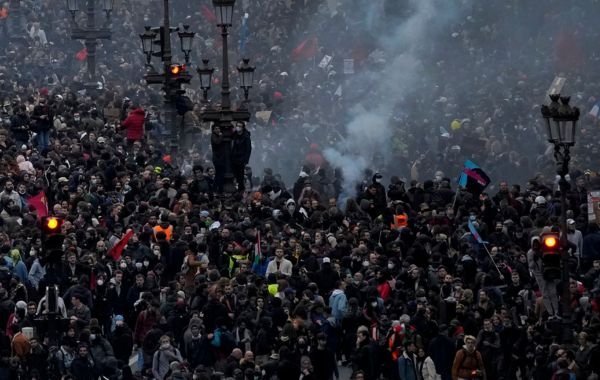 Франция сегодня, 13 апреля 2023, последние новости: протесты во Франции, массовые акции, столкновения с полицией 13.04.2023, свежие данные