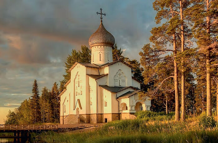 Исчезнувшая икона Богородицы Тамбовская (Уткинская): история и чудеса святого образа, в чем помогает и какие молитвы читать с просьбой