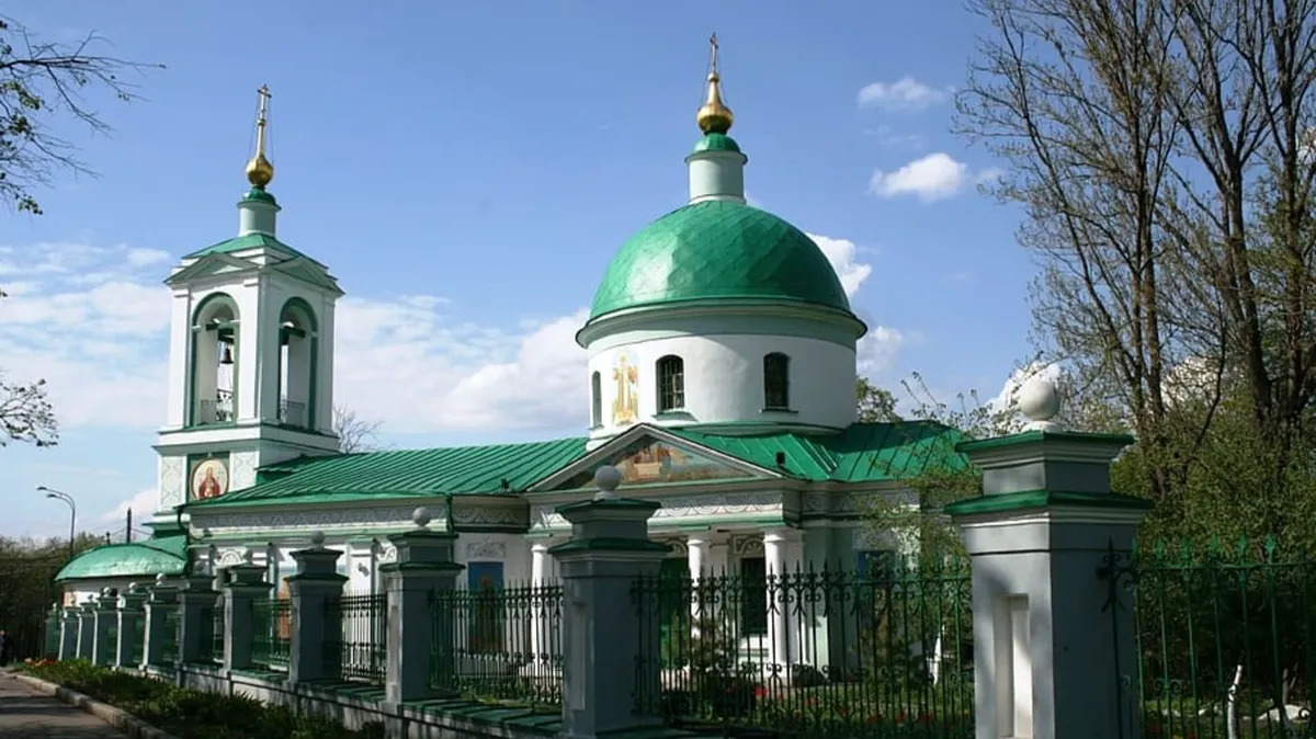 Как правильно поминать и когда надо убирать на кладбище перед Радоницей 25 апреля 2023 года