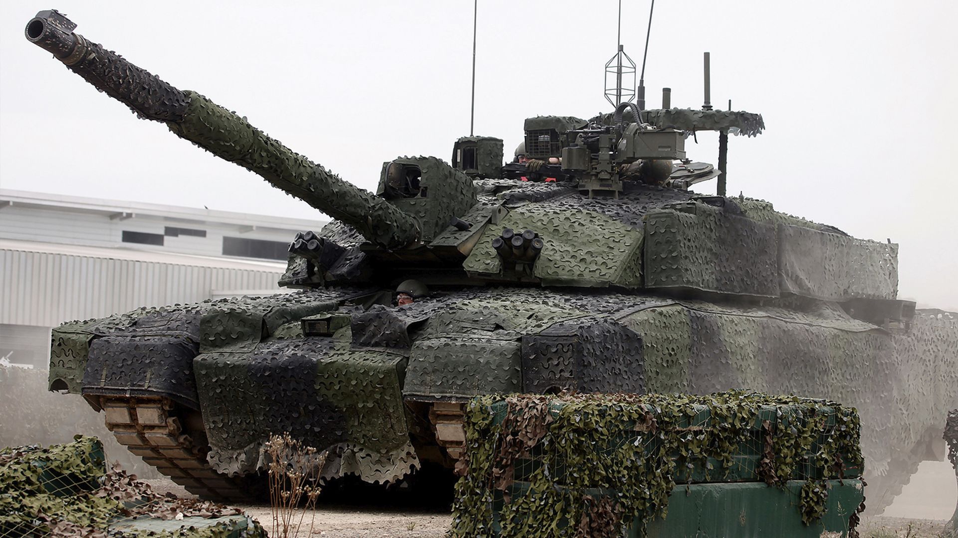 Киев решил перебросить Challenger 2 со снарядами из обедненного урана в Бахмут