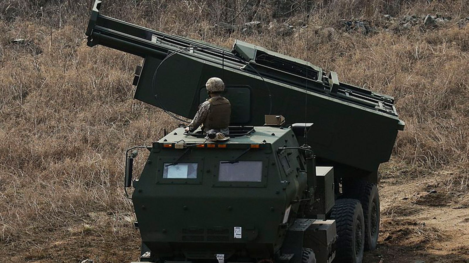 Командир ремвзвода ВС РФ показал последствия удара ракеты HIMARS по военной технике