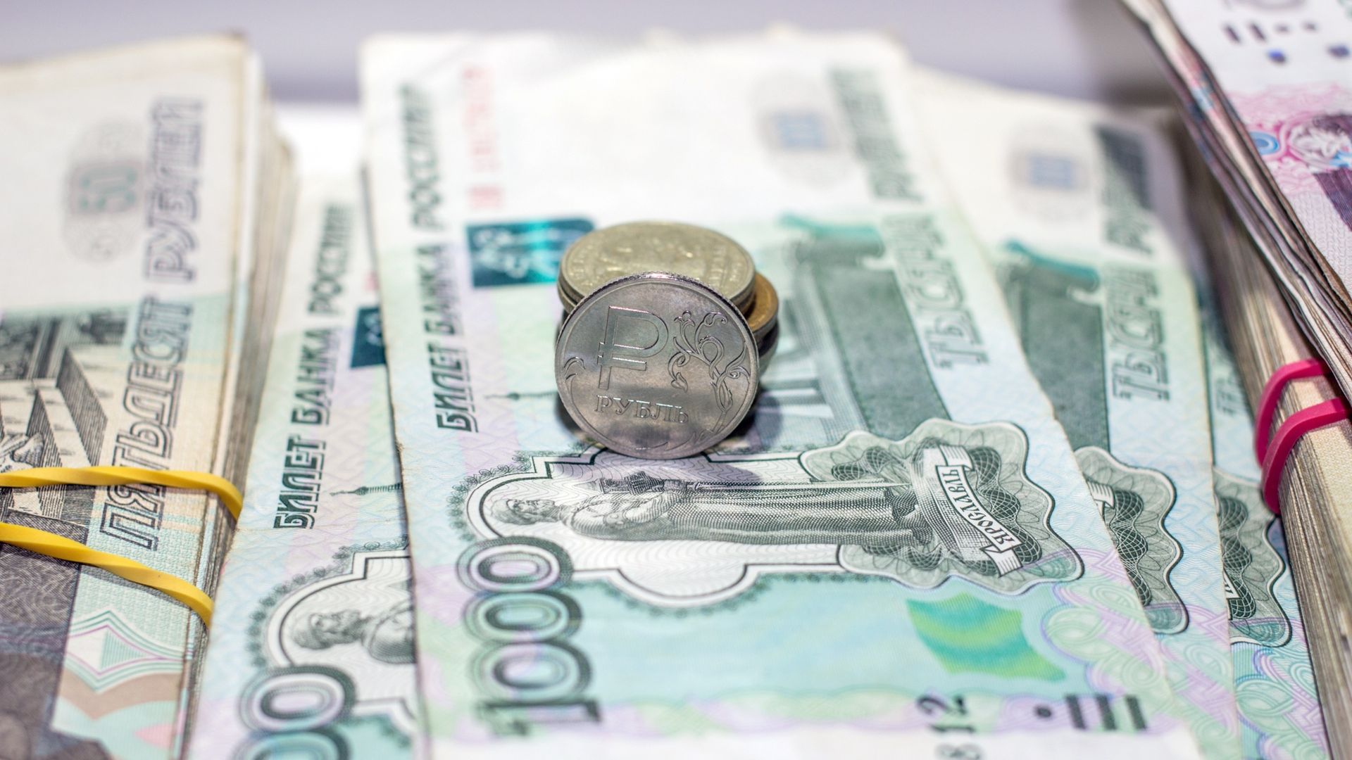 Минфин РФ назвал справедливый курс рубля крепче нынешнего