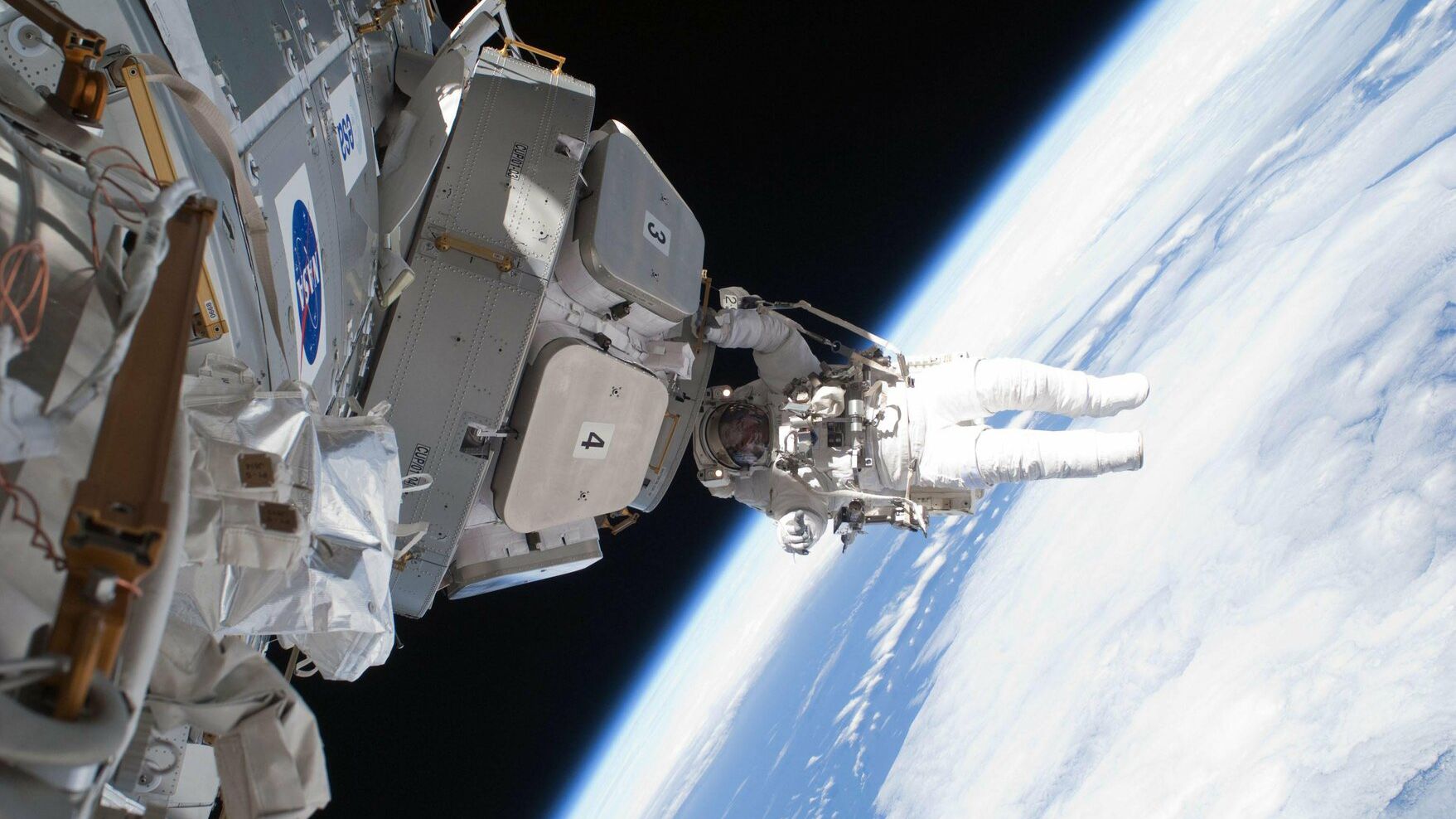 NASA опровергло падение спутника над Киевом