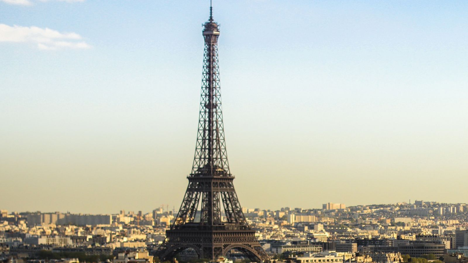 Parisien: манифестации против пенсионной реформы стоили Парижу 1,6 млн евро