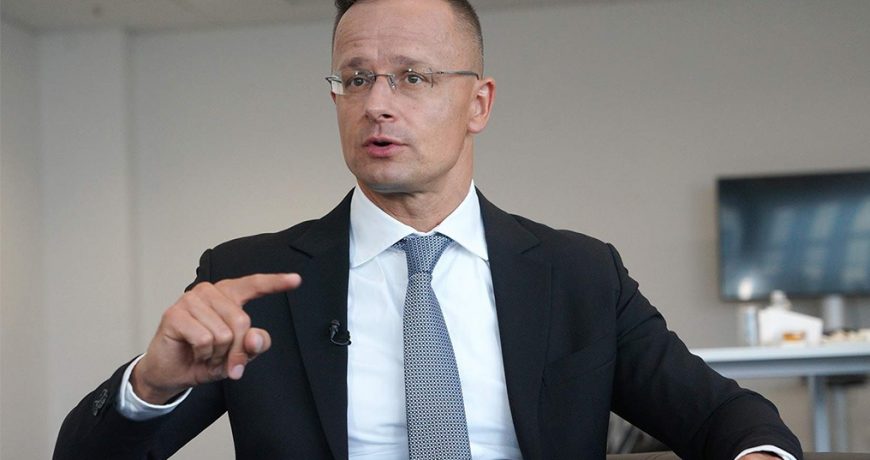 Транзитные поставки нефти через Украину оплатит венгерская компания, заявил Сийярто