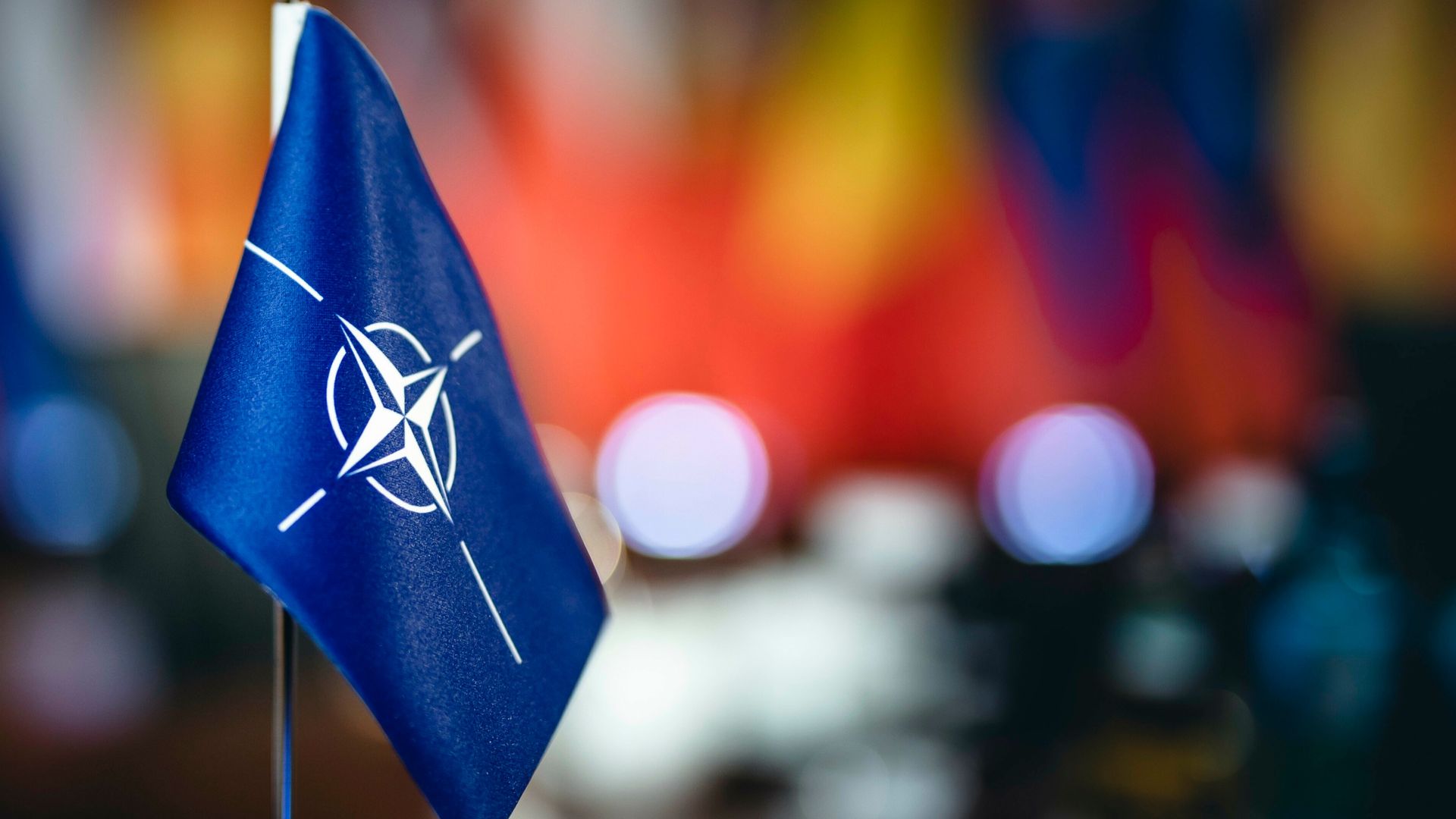 Военный летчик Попов: осенью НАТО примет беспрецедентное решение по Украине