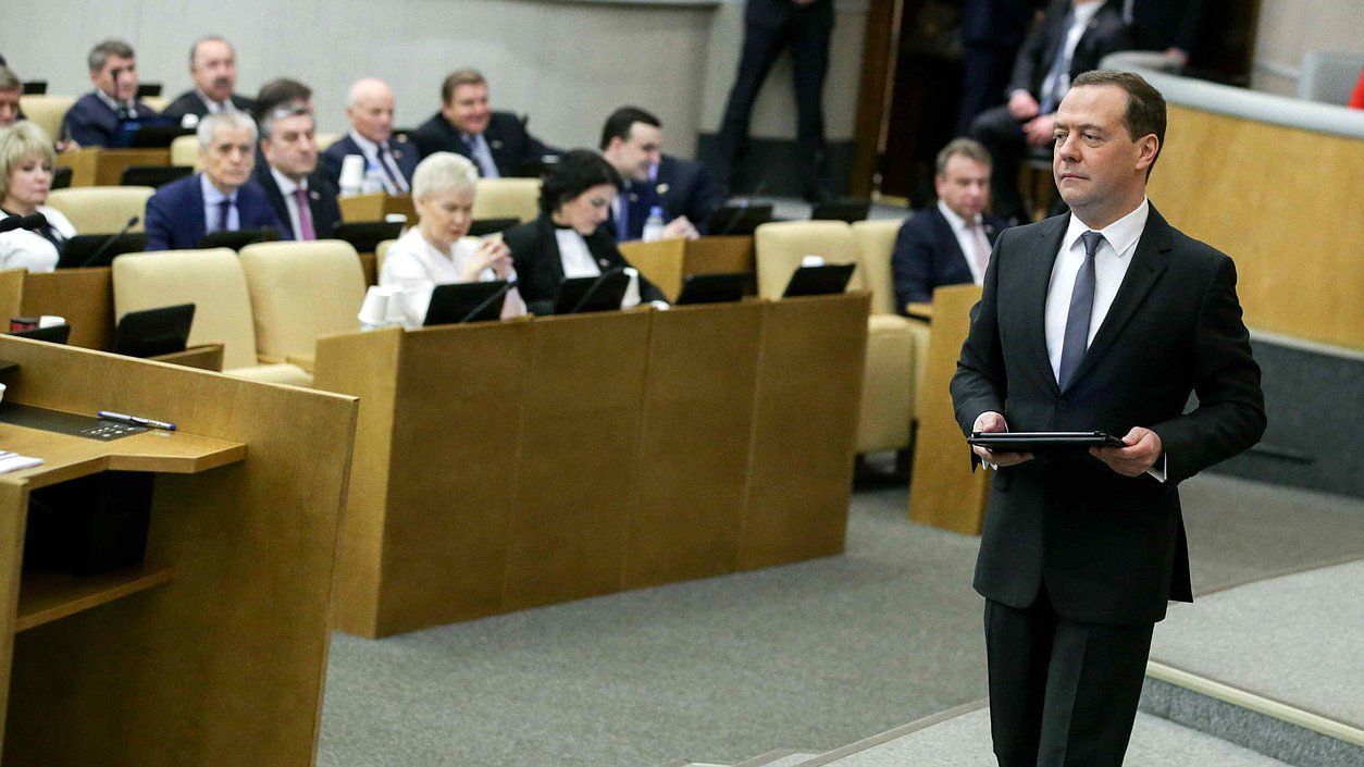 Зампред Совбеза Медведев посчитал беспределом заморозку российских активов на Западе