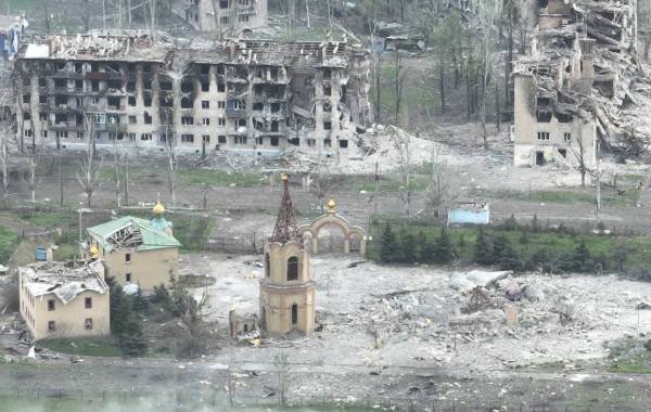Артемовск (Бахмут) сегодня, 10 мая 2023: боевики ВСУ взрывают здания при отступлении из Артемовска, последние новости на 09.05.2023