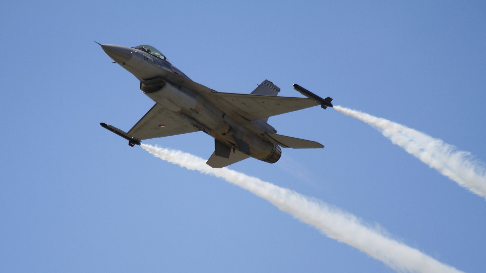 Байден назвал поставки истребителей F-16 Украине рисками для России