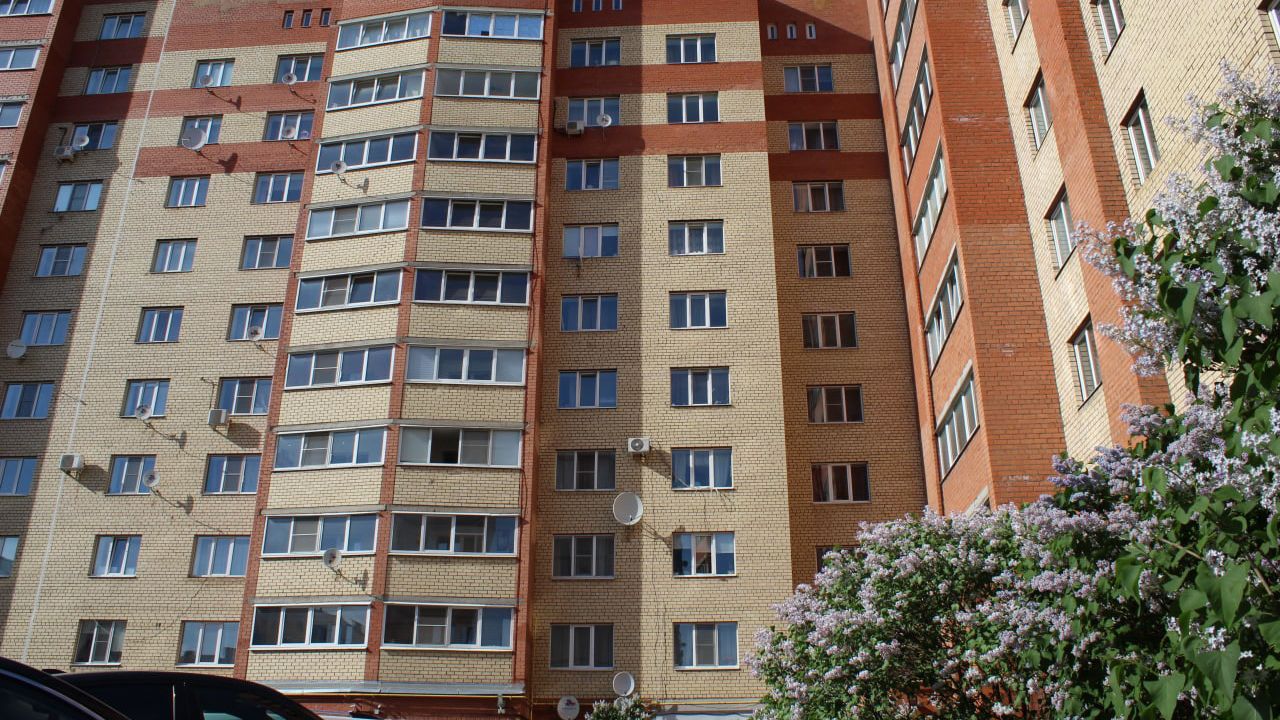 Беспилотник мог врезаться в жилой дом в Новой Москве