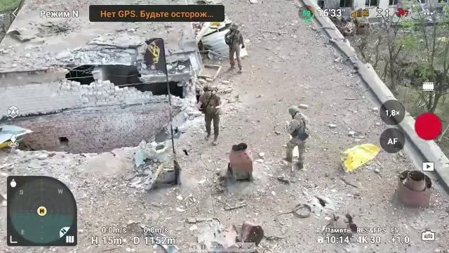 Бойцы ЧВК «Вагнер» водрузили победные флаги в Бахмуте