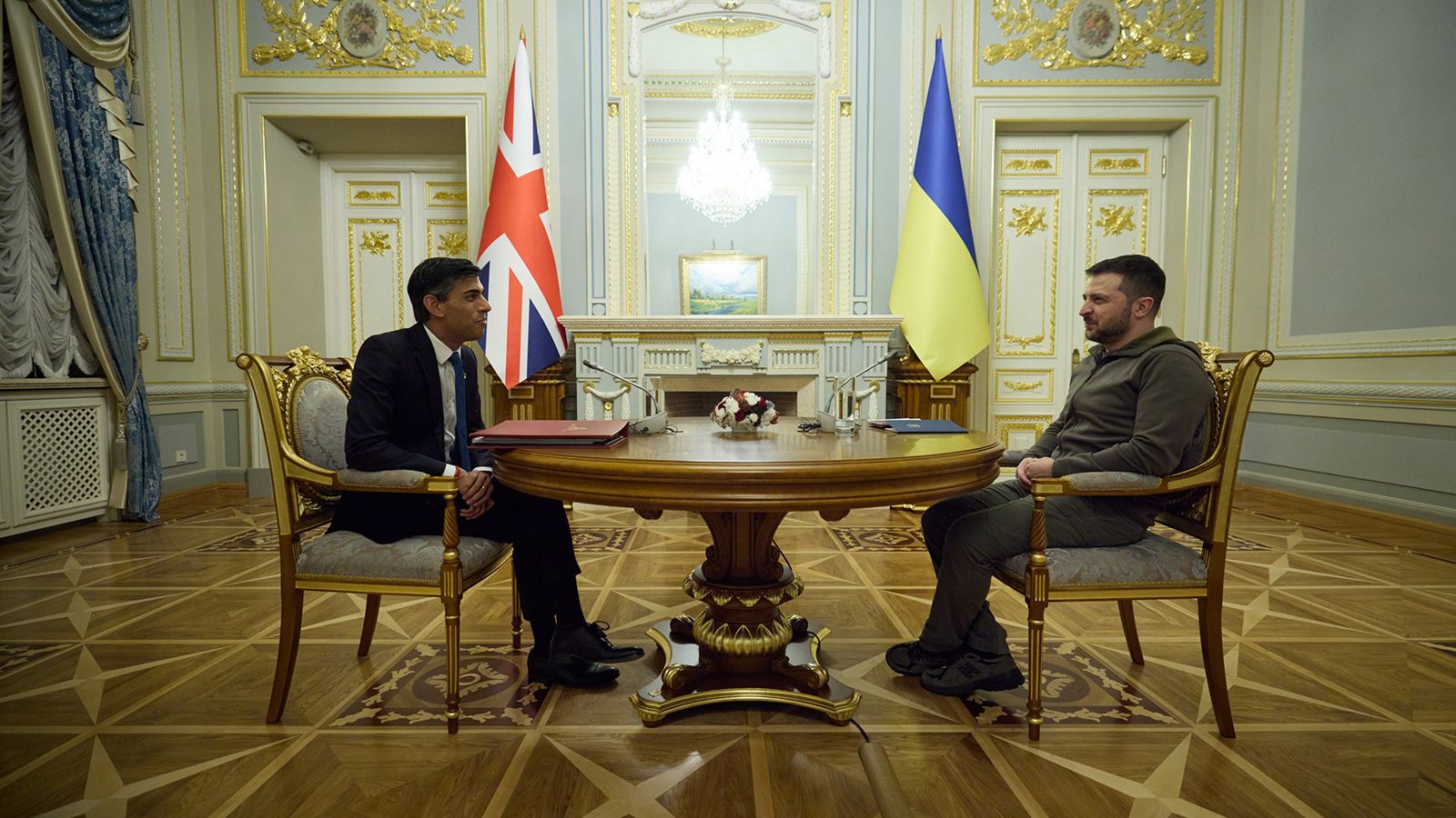 Guardian: Зеленский и Сунак обсудили создание «коалиции по истребителям»