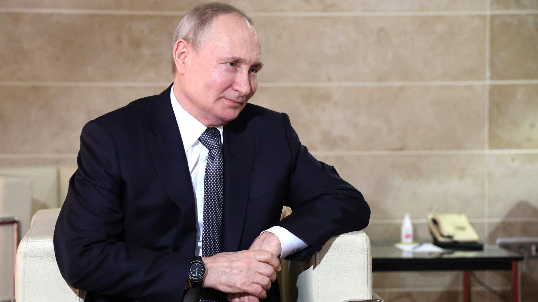 NetEase: Путин ответил «большим подарком» на выходку Зеленского ко Дню Победы