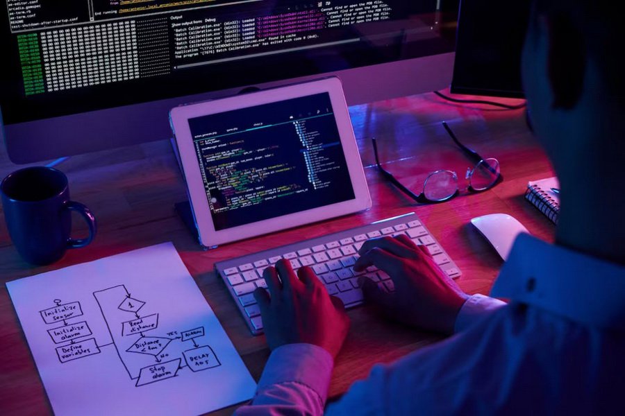 Если вы рассматриваете возможность построения карьеры в сфере веб-разработки, у вас, несомненно, может возникнуть много вопросов. Какие языки программирования следует изучать? Как выглядит рынок труда сегодня? На какую зарплату вы можете рассчитывать, получив заветную должность? Подробнее - в материале pronline.ru.