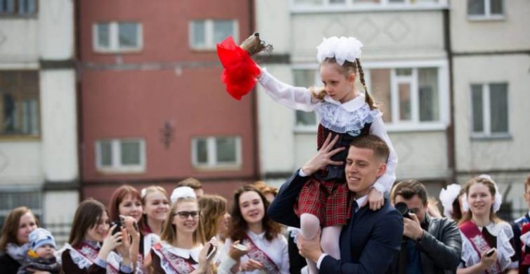 Точная дата Последнего звонка 2023 года: когда российские выпускники будут прощаться со школой 