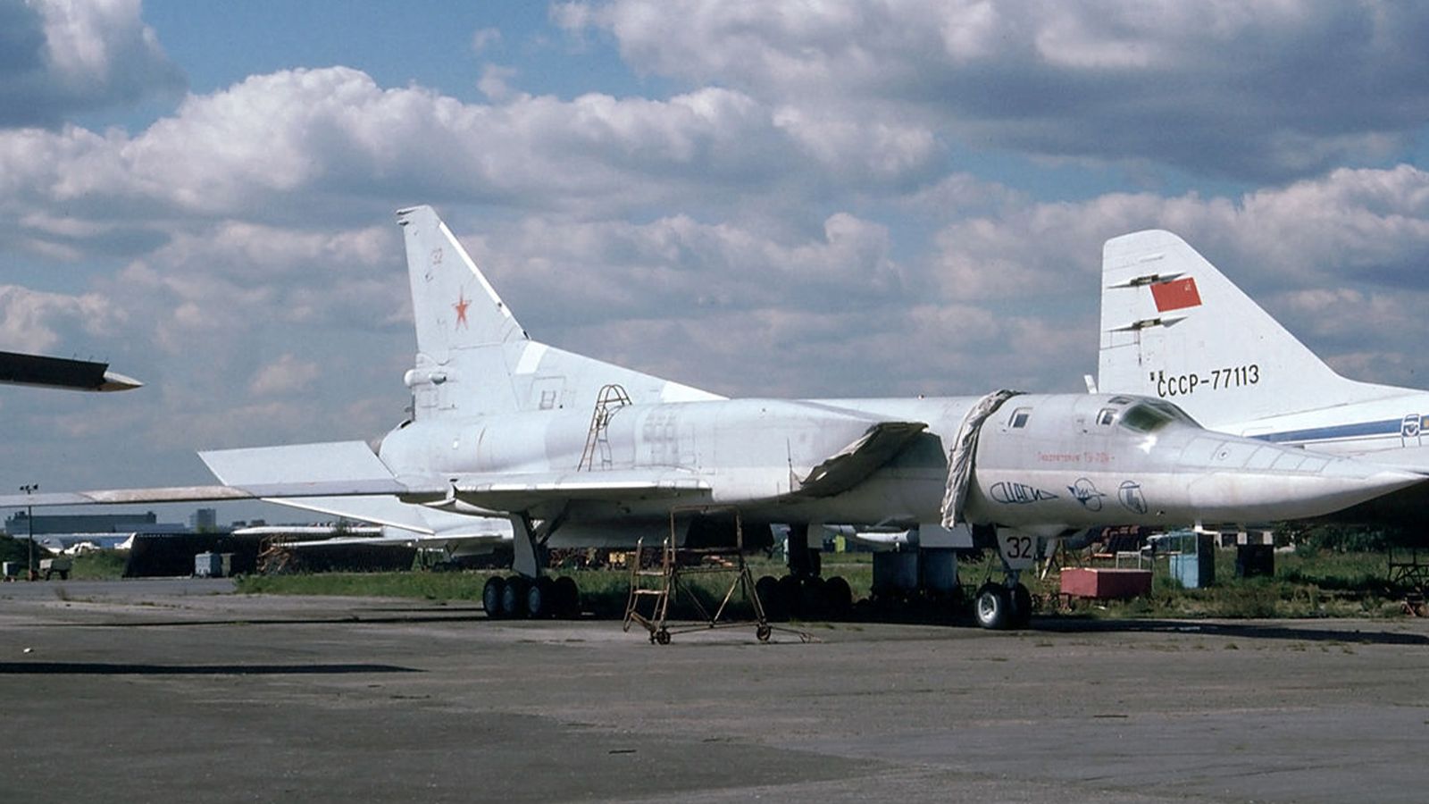 Ракетоносцы Ту-22М3 поразили базу ВСУ с западной бронетехникой в Николаеве
