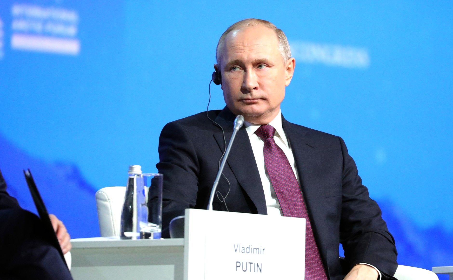 Sohu: Путин сорвал аплодисменты, поставив на место американского репортера
