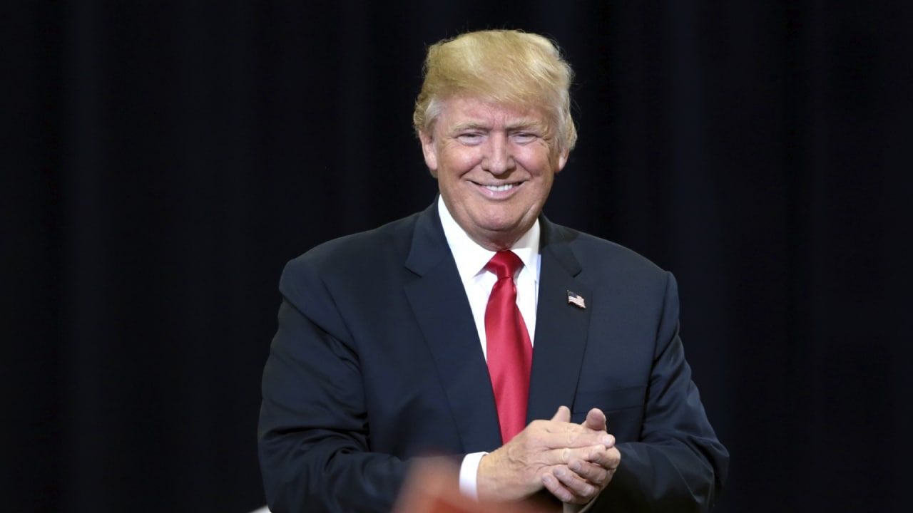 Экс-президент США Трамп назвал крепкими отношения с Путиным