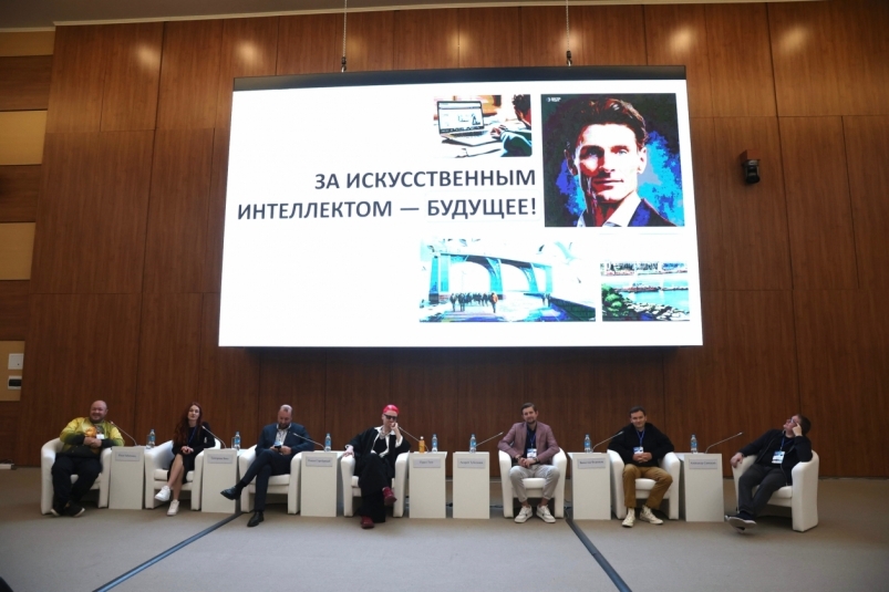 Пленарная дискуссия X Дальневосточного МедиаСаммита
