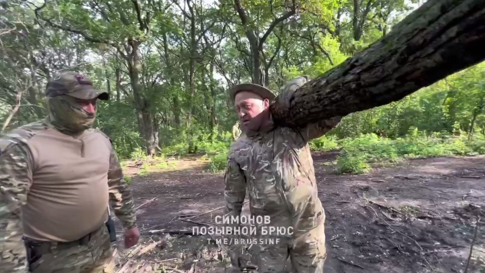 «Ленин был в кепке, а я в панамке»: Пригожин помог бойцам ЧВК «Вагнер» соорудить землянку в тыловом лагере