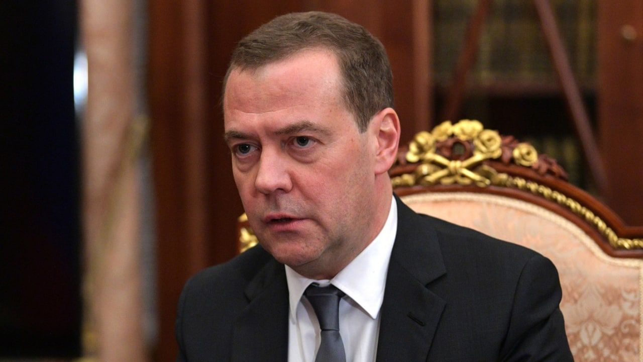 Медведев призвал дать достойный ответ на контрнаступление ВСУ