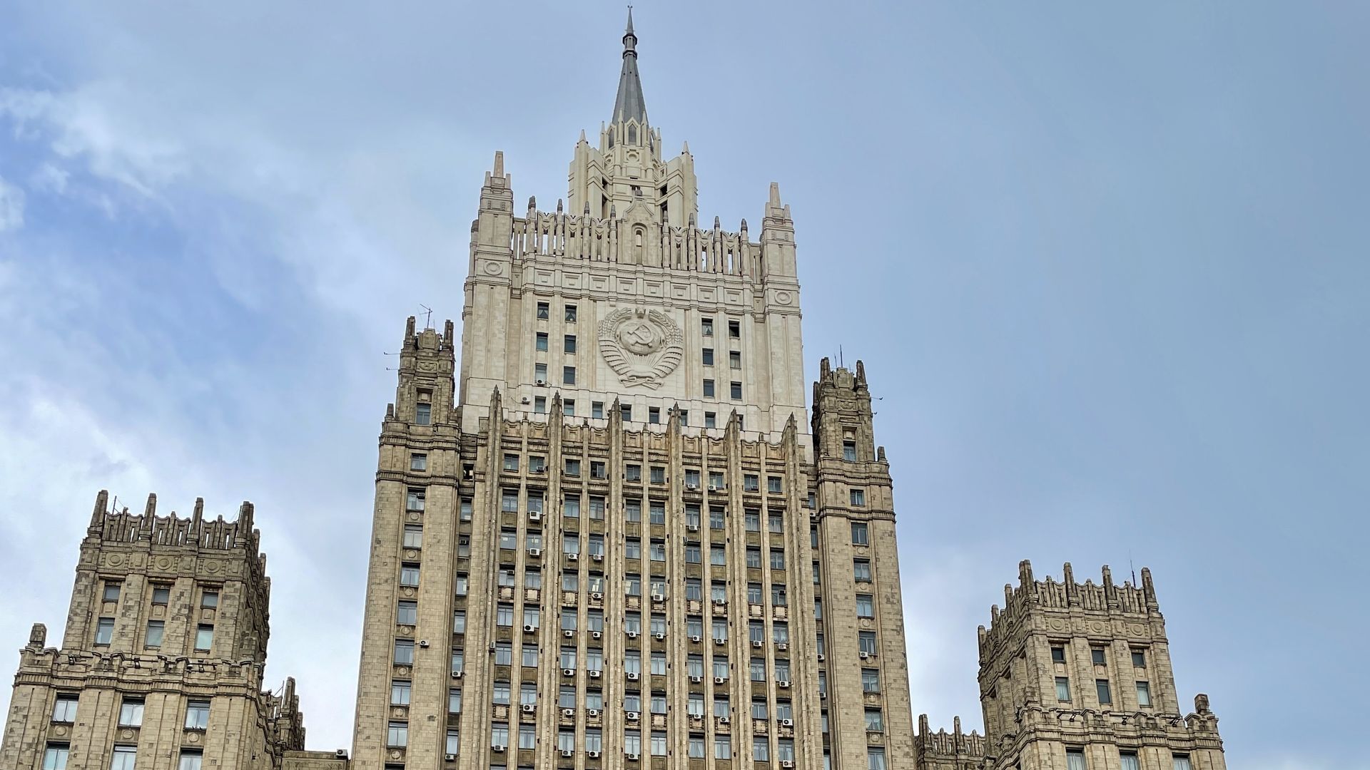 МИД России пообещал принять ответные меры на решение Исландии понизить уровень дипсвязей