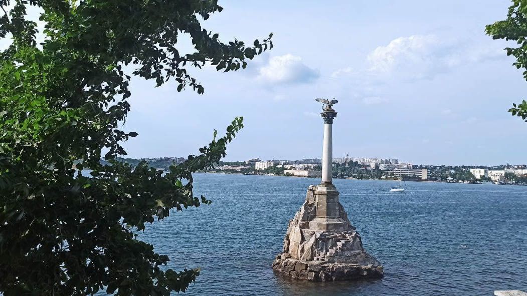 NavalNews: Россия увеличила количество боевых дельфинов для защиты базы Черноморского флота в Севастополе