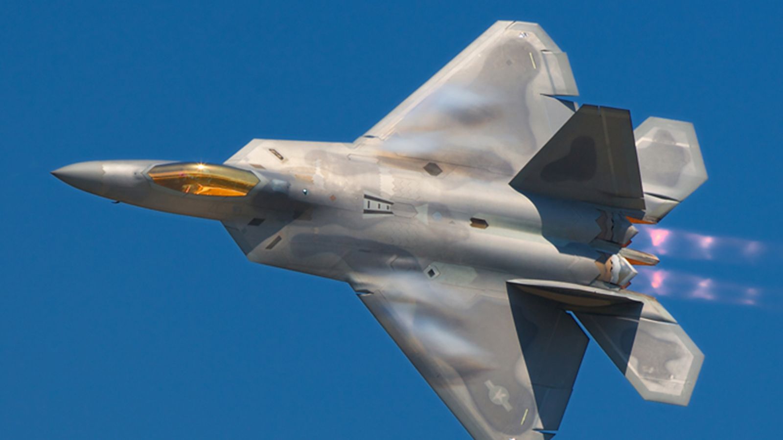 NI: самолеты F-22 не помогут США справиться с Россией в Сирии