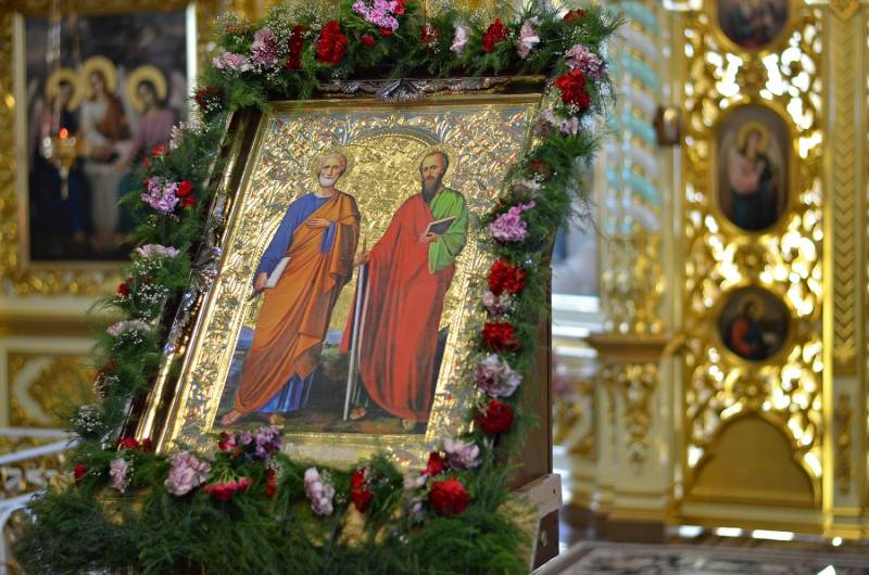 Петров пост это летний многодневный пост в который христиане чтят память о Святых первоверховных апостолов Петра и Павла