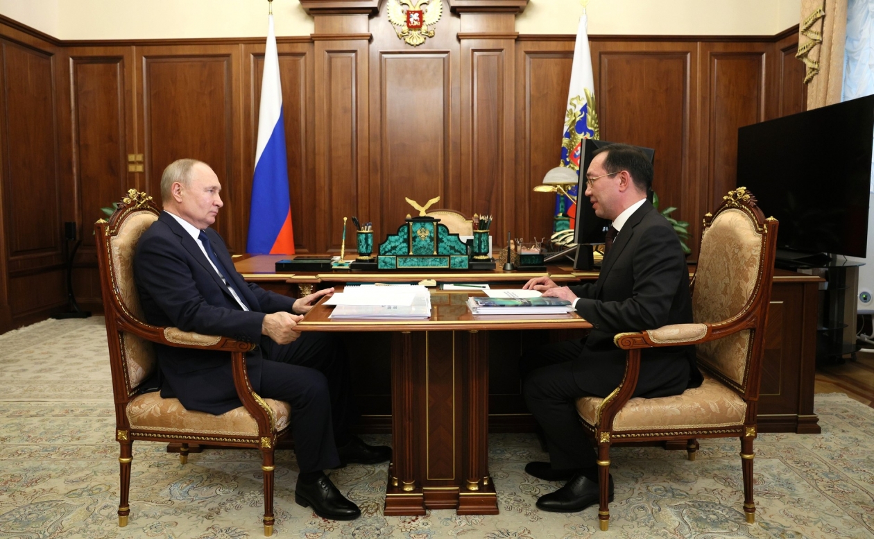 Владимир Путин и Айсен Николаев