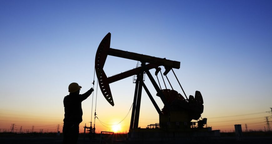 Почему цены на нефть не растут после соглашения ОПЕК+: влияние на российский бюджет