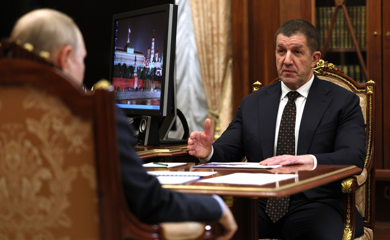 Президент России Владимир Путин на встрече с главой компании "Ростелеком" Михаилом Осеевским (7 июня 2023 года)