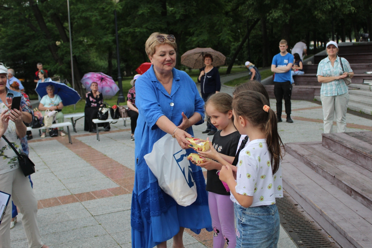 С песней по жизни: в Приморье стартовал шестой сезон "Летних вечеров 50+"