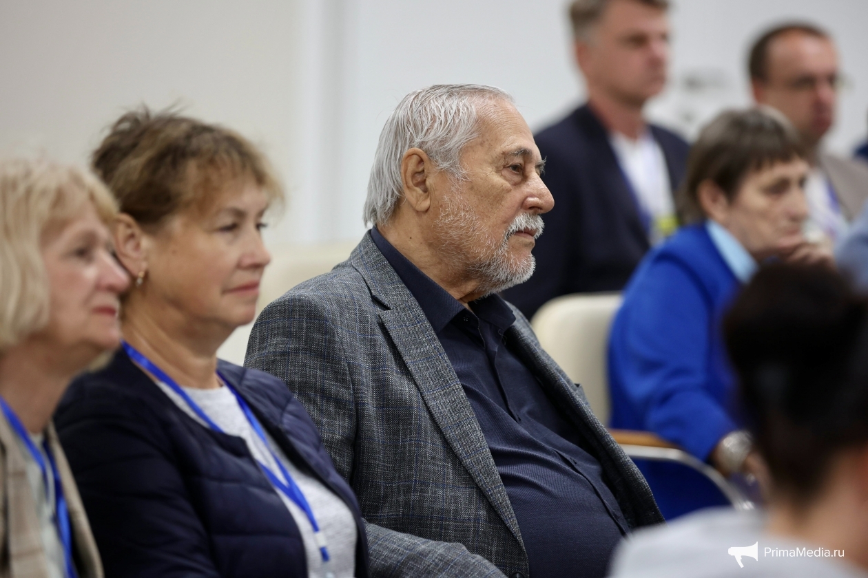 Нужен акцент на хорошее в новостях — эксперты МедиаСаммита о том, как действовать СМИ