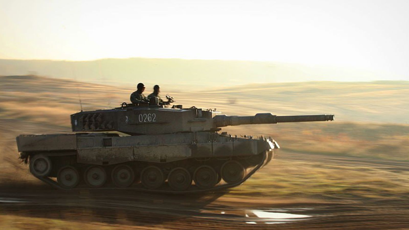 Военкоры «РВ» показали первые кадры немецких танков Leopard у линии фронта на Украине