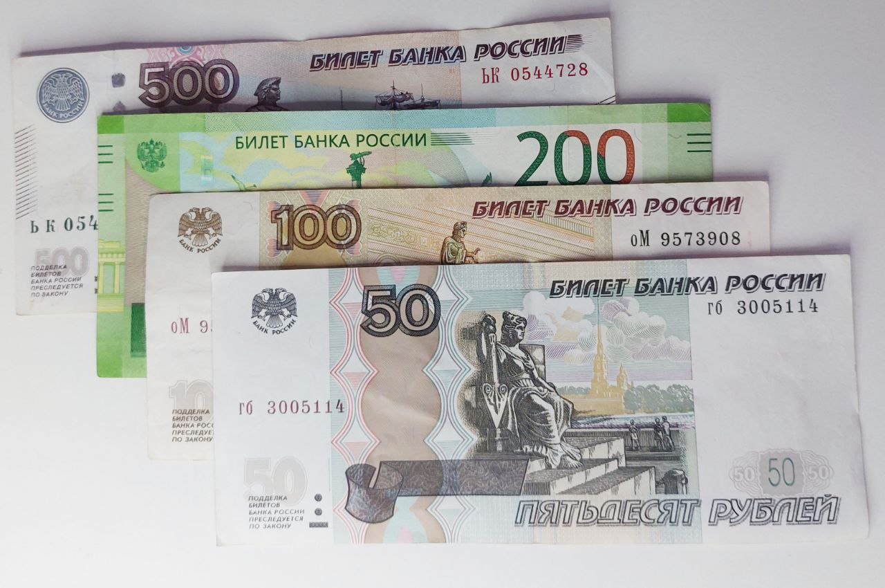 Аналитик Левченко назвал возможную причину ослабления курса рубля в июне-июле