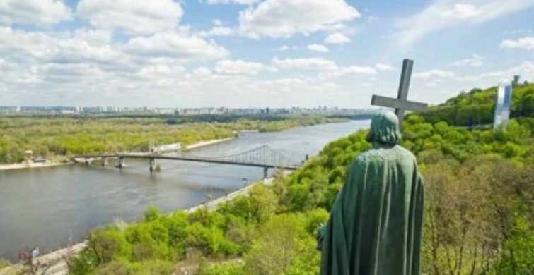 В День Владимира, отмечаемый 28 июля 2023 года, православные соблюдают запреты и стараются сходить в храм 