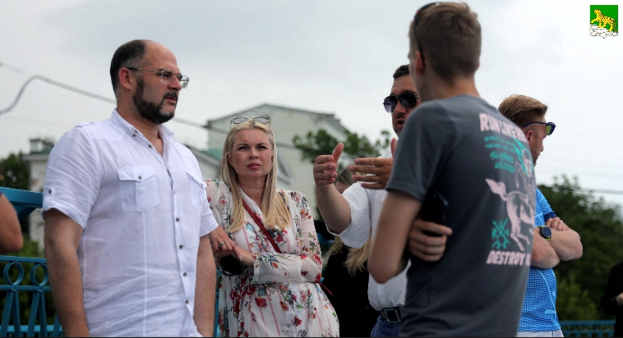 Мэр Владивостока проверил завершающие работы по реконструкции стадиона 