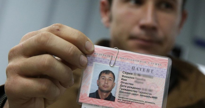 Мигранты превращаются в неуправляемую армию и угрожают россиянам