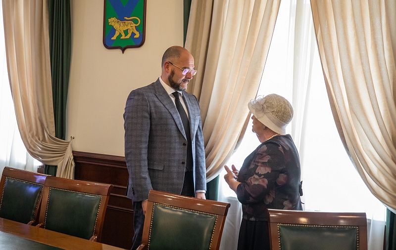 Глава Владивостока Константин Шестаков провел прием граждан