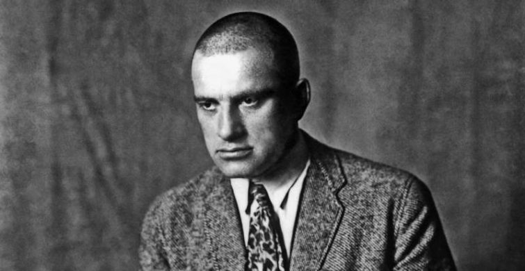Секреты личной жизни великого поэта: почему потомки Маяковского носили чужие фамилии 