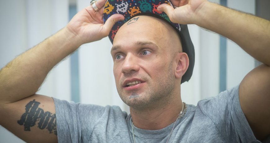 Русофобия и наркотрип: рэпер Лигалайз высмеял русских военных и уехал из России