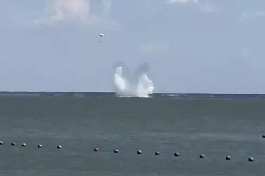 В акватории Азовского моря упал самолет Су-25