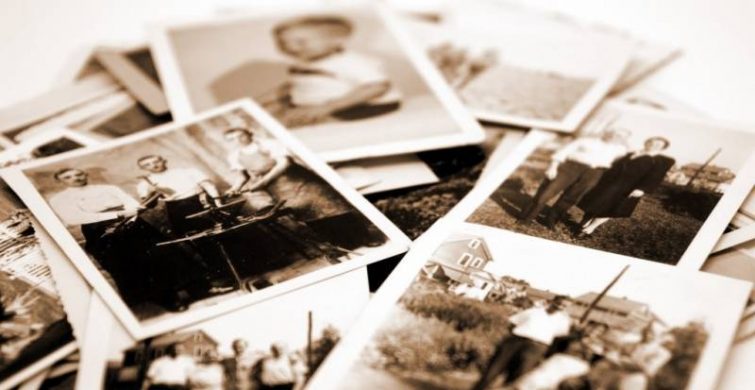 Можно ли дарить, выбрасывать или сжигать фотографии умерших и что с ними позволяется делать 