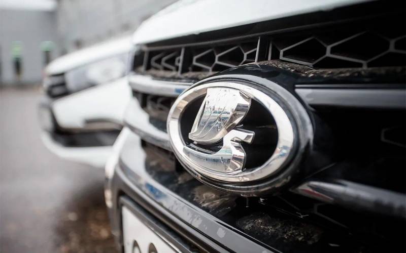 Путину предложили прокатится на Lada Iskra: что известно об этой марке 