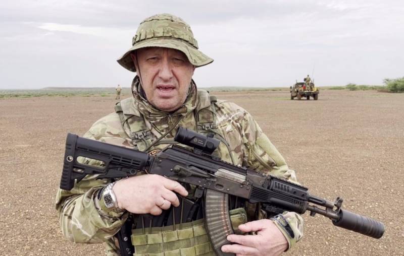 Евгений Пригожин сделал первое обращение после вооруженного мятежа: рассказал о борьбе с террористами и величии России, Военэксперт Суконкин сообщил, в какой стране глава ЧВК «Вагнер» Пригожин записал видео и зачем «оркестранты» поехали в Африку