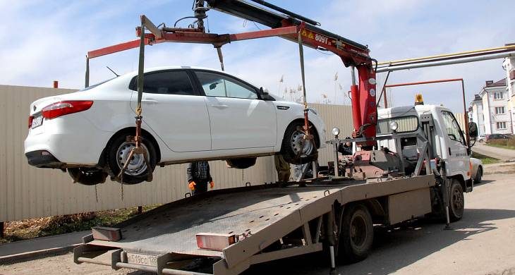 Как правильно эвакуировать автомобиль при аварии 